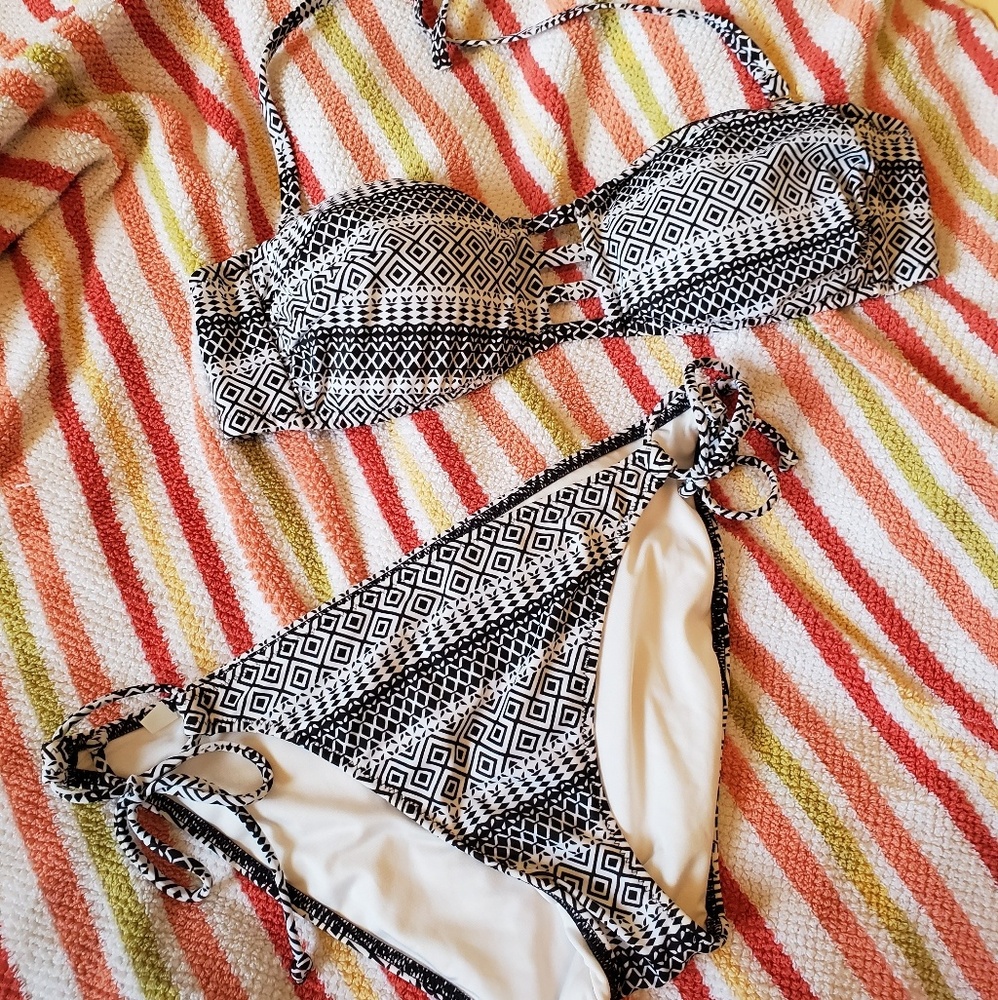 Victoria's Secret Black/White Patterned Swim BOTTOMS,